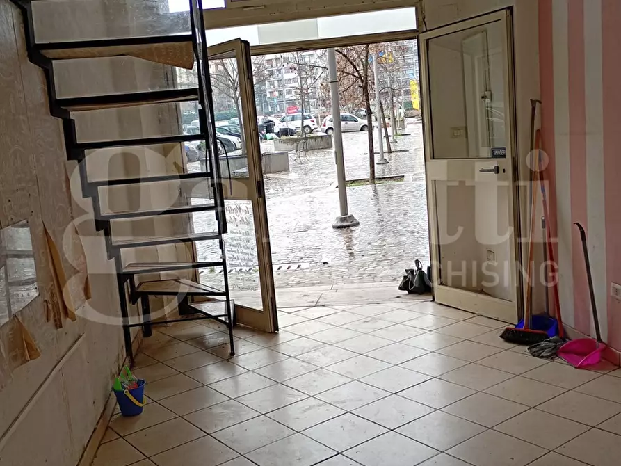 Immagine 8 di Negozio in affitto  in Piazza Bissolati, 18 a Benevento