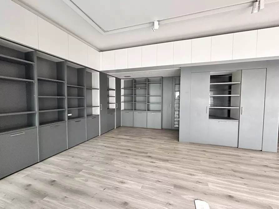 Immagine 5 di Negozio in affitto  in Via Caneve, . a Venezia