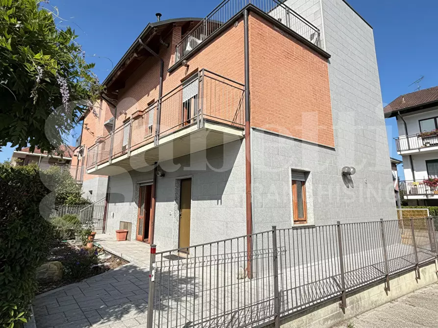 Immagine 1 di Villa in vendita  in Via Fratelli Cervi a Beinasco