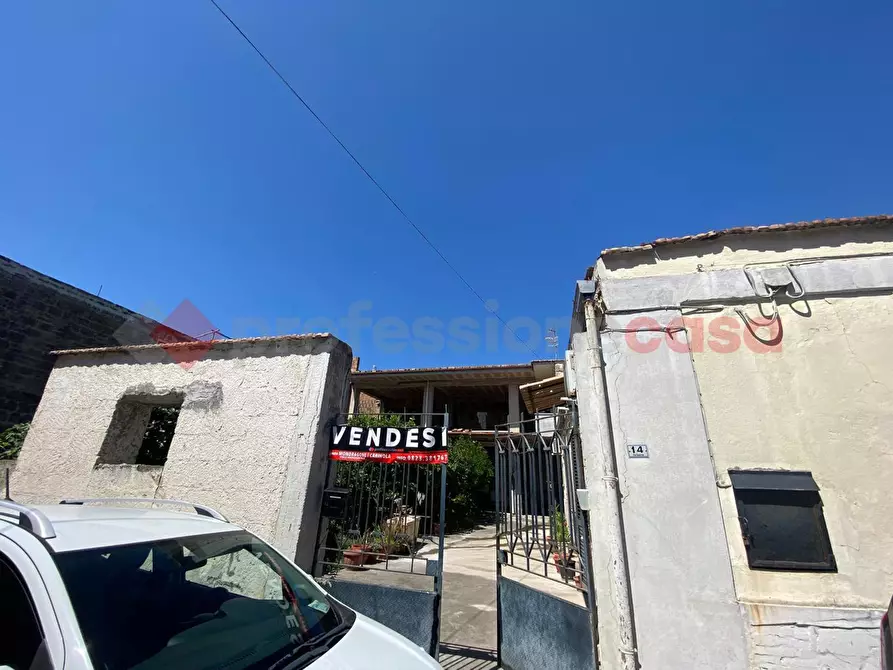 Immagine 1 di Casa indipendente in vendita  in Via Salerno, snc a Mondragone