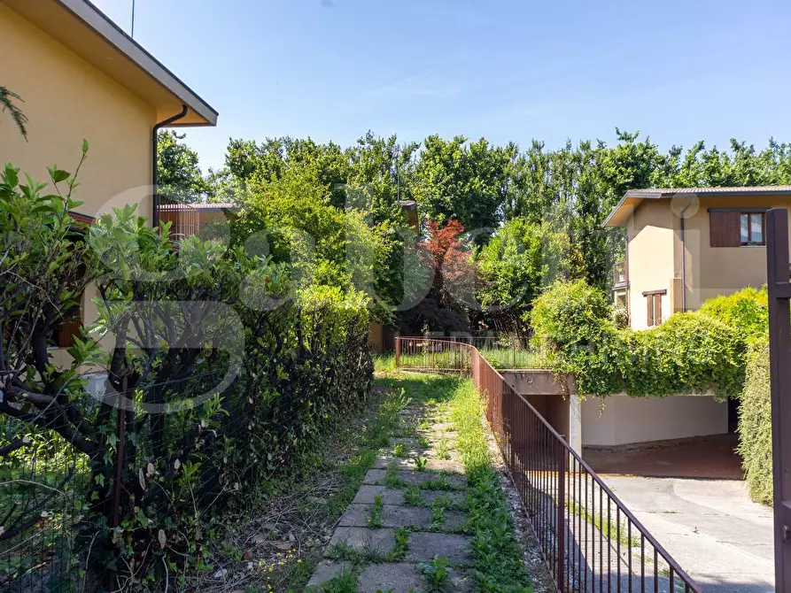 Immagine 30 di Villa in vendita  in Via Manara, 46 a Lesmo
