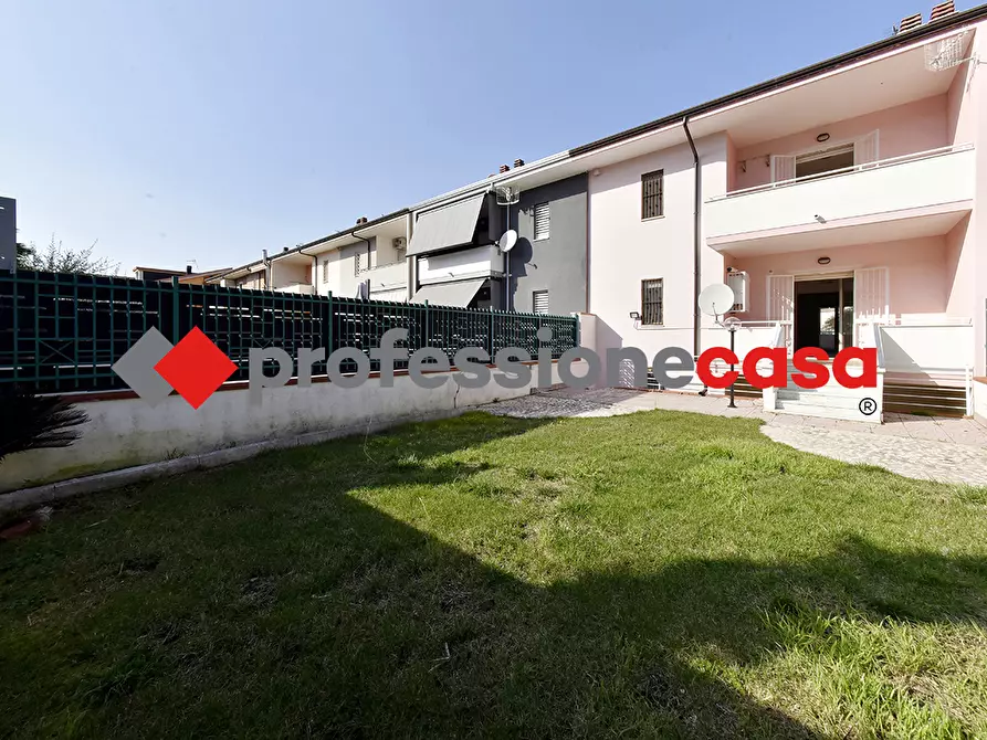 Immagine 39 di Villetta a schiera in vendita  in Via Ugo Foscolo, 36 a Santa Maria Capua Vetere