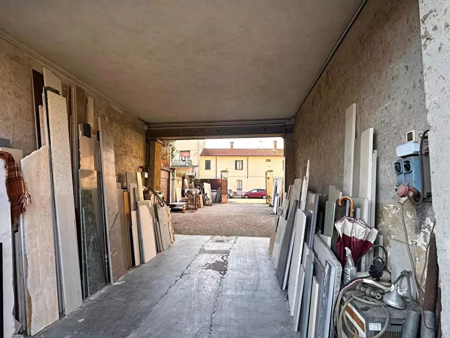 Immagine 5 di Palazzo in vendita  in Via DE GASPERI a Legnano