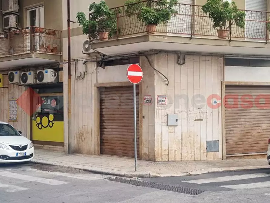 Immagine 1 di Negozio in vendita  in Via VITTORIO VENETO a Monopoli