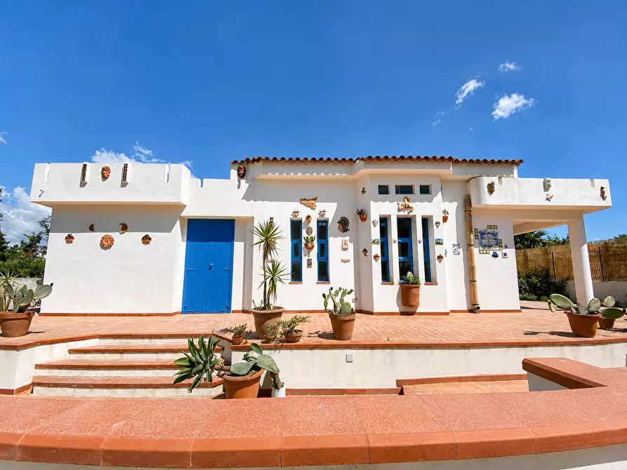 Immagine 1 di Villa in vendita  in Via Dell'oasi, . a Noto