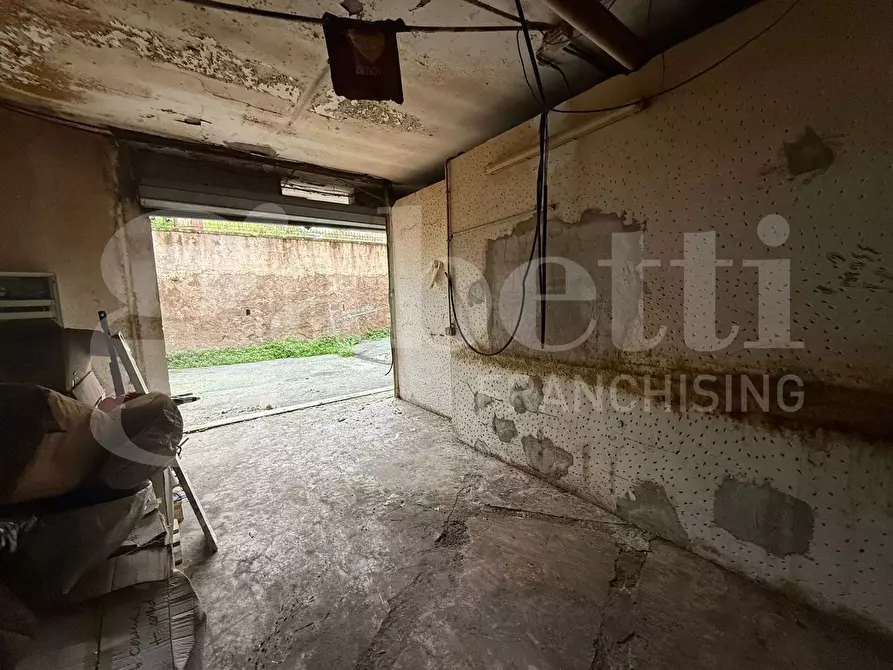 Immagine 10 di Magazzino in vendita  in Via Busalla, 9 a Roma