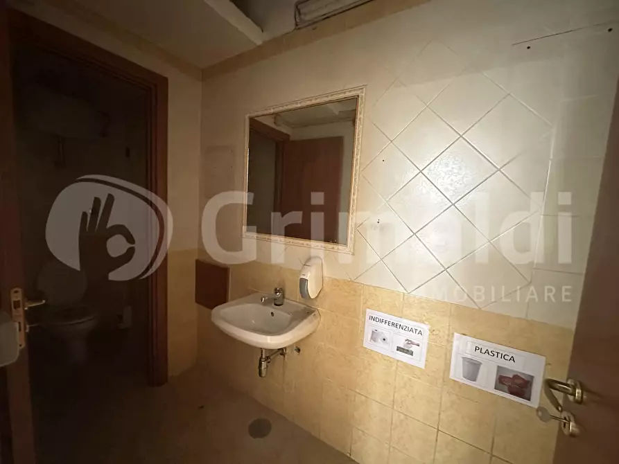 Immagine 5 di Negozio in vendita  in Via Roma, 464 a Pomigliano D'arco