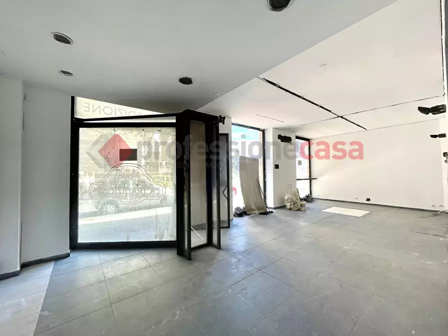 Immagine 4 di Negozio in vendita  in Via vincenzo gioberti, 1 - 3- 5 a Siracusa