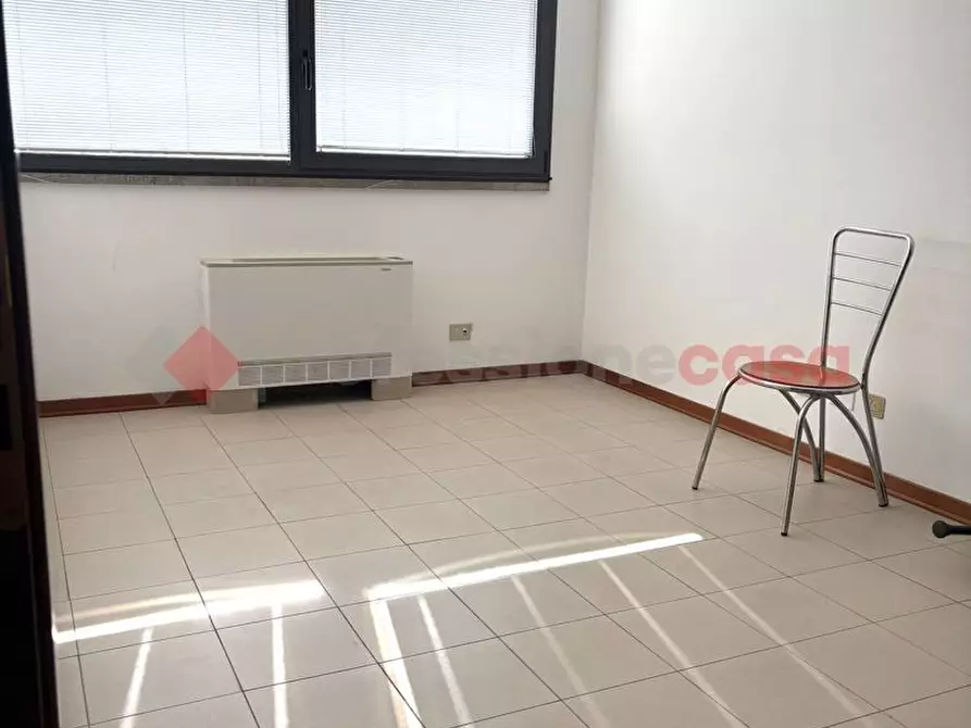Immagine 2 di Ufficio in vendita  in Via MONTE URALI a Reggio Nell'emilia