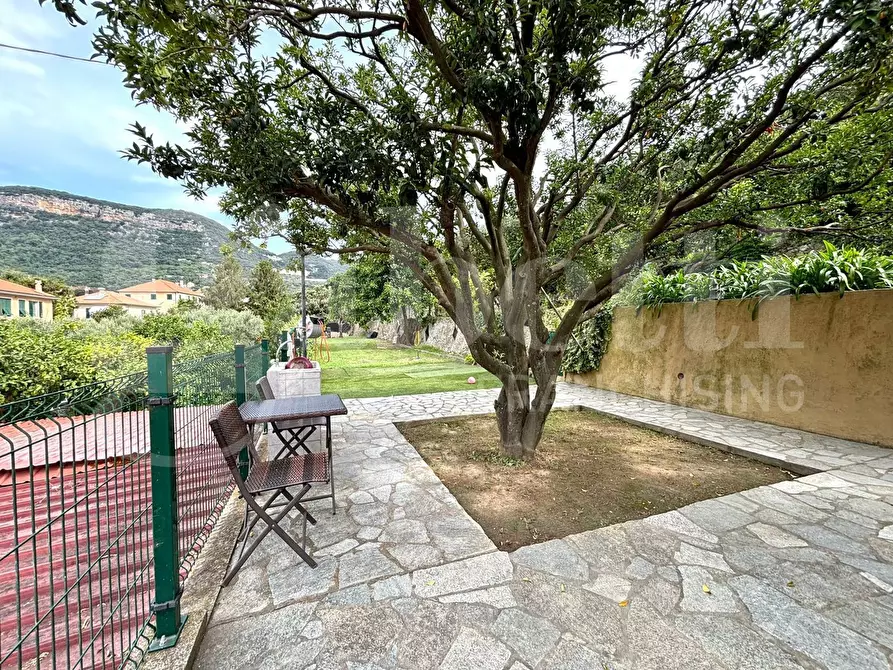 Immagine 8 di Appartamento in vendita  in Via Calvisio a Finale Ligure