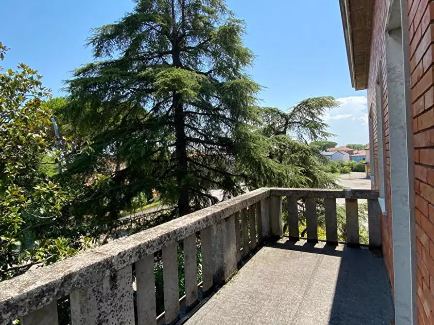 Immagine 17 di Villa in vendita  in Viale della Repubblica, 9 a Russi