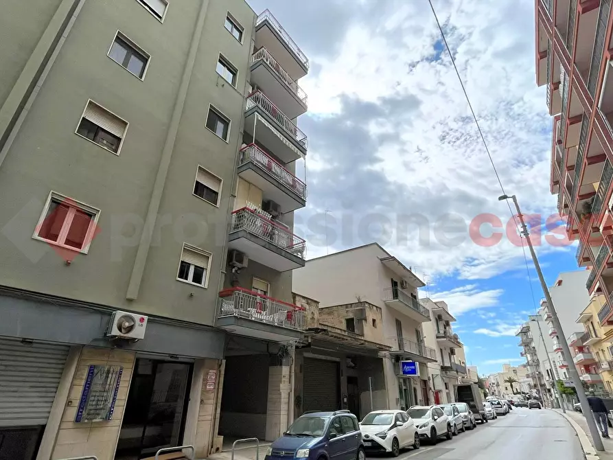 Immagine 2 di Appartamento in vendita  in Via OBERDAN a Monopoli