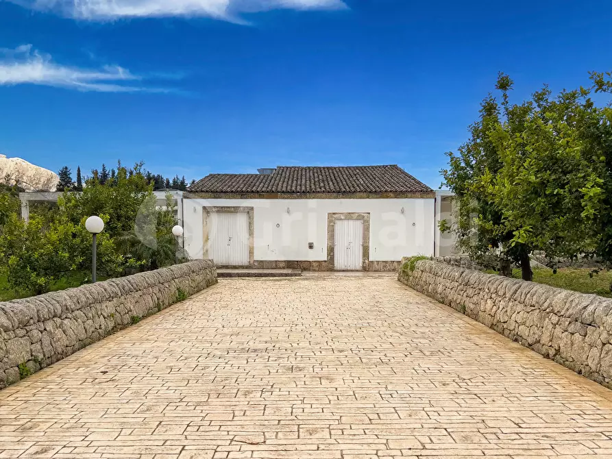 Immagine 18 di Bar / Ristorante in affitto  in Via SP19 a Noto