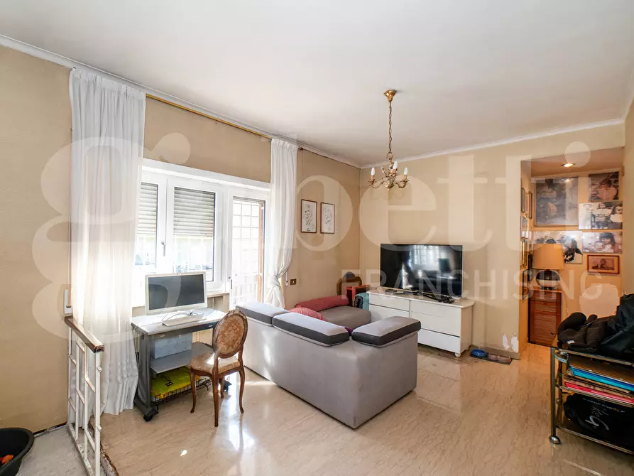 Immagine 15 di Appartamento in vendita  in Via Michelangelo Peroglio, 27 a Roma