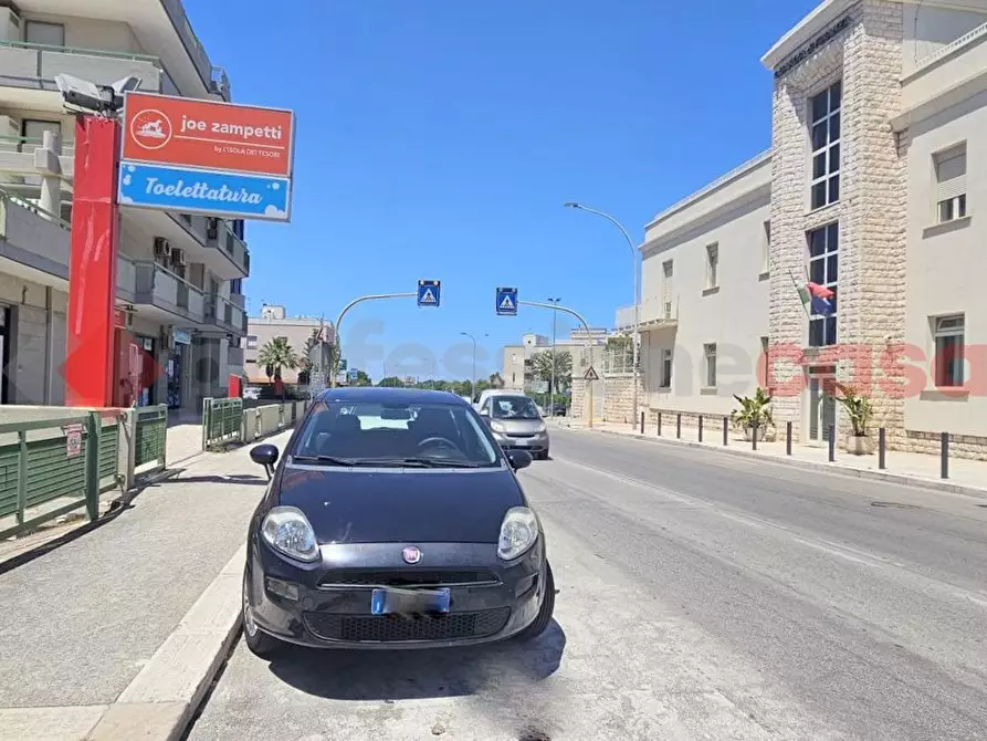 Immagine 4 di Magazzino in vendita  in Viale ALDO MORO, 00 a Monopoli