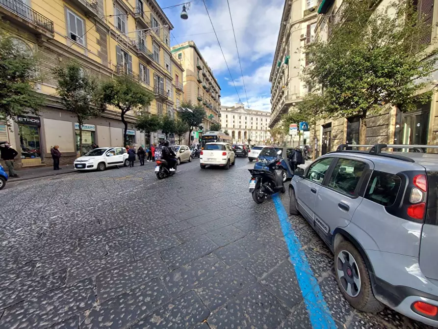 Immagine 1 di Negozio in affitto  in Corso G. Garibaldi a Napoli