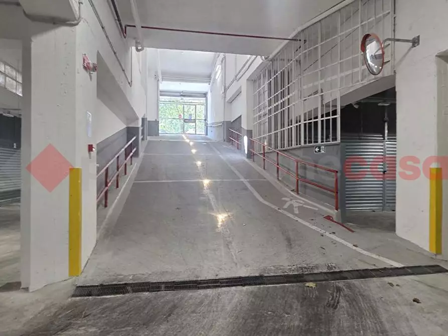 Immagine 11 di Box auto in vendita  in Via Cherso, 26 a Roma