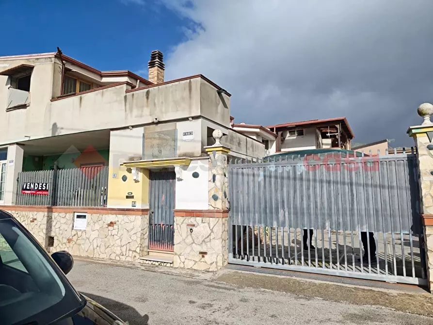 Immagine 3 di Casa indipendente in vendita  in Via bovio, snc a Mondragone