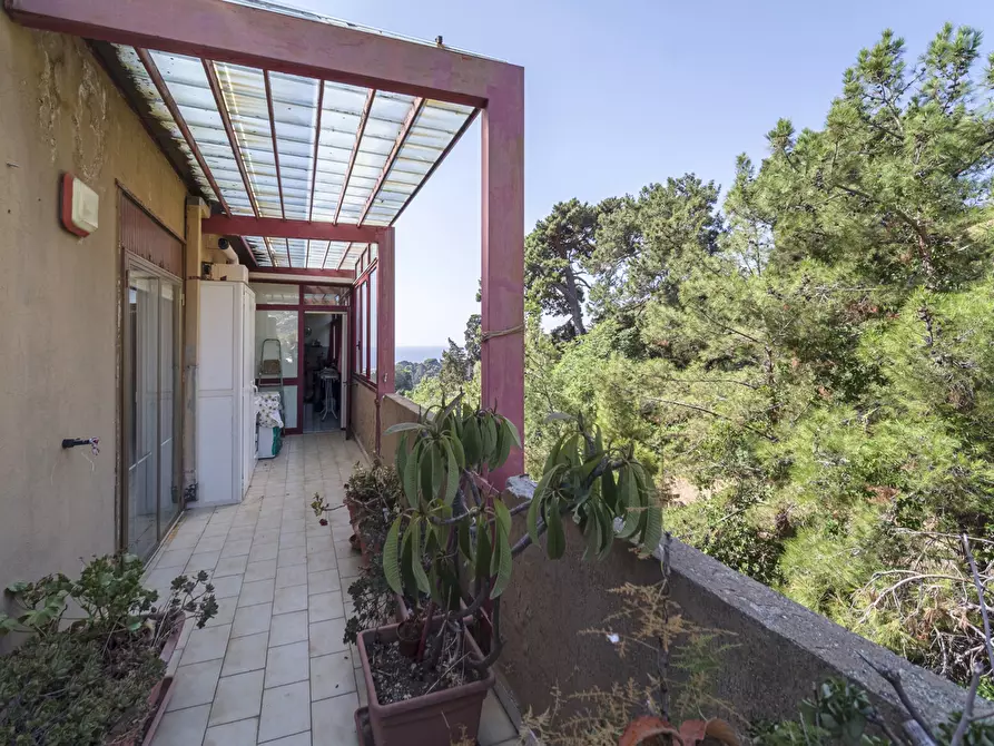 Immagine 12 di Appartamento in vendita  in Via Carrubbara, 2 a Messina