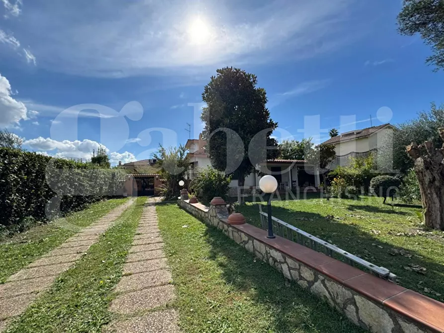 Immagine 5 di Villa in vendita  in Via mare della feconditÃ , 28 a Ardea