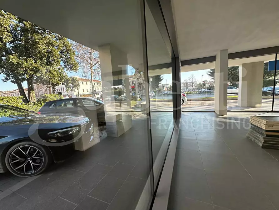 Immagine 2 di Negozio in affitto  in Via Vanzo, 9 a Mogliano Veneto