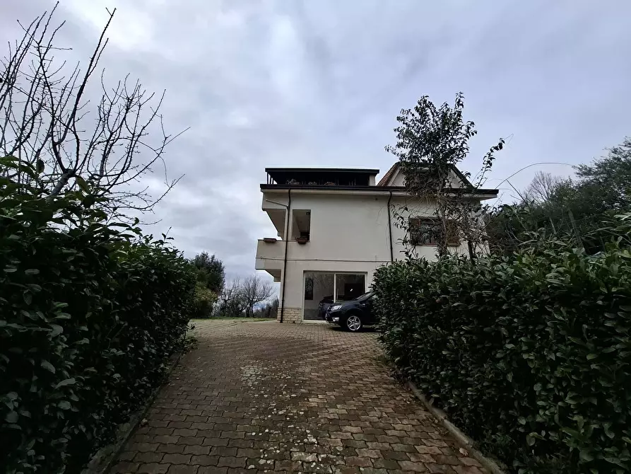 Immagine 5 di Villa in vendita  in Via INCORONATA, SNC a Sora