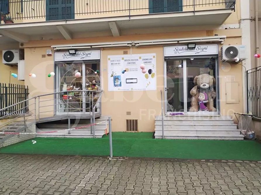 Immagine 2 di Negozio in affitto  in Via Martiri Atellani, 98 a Sant'arpino