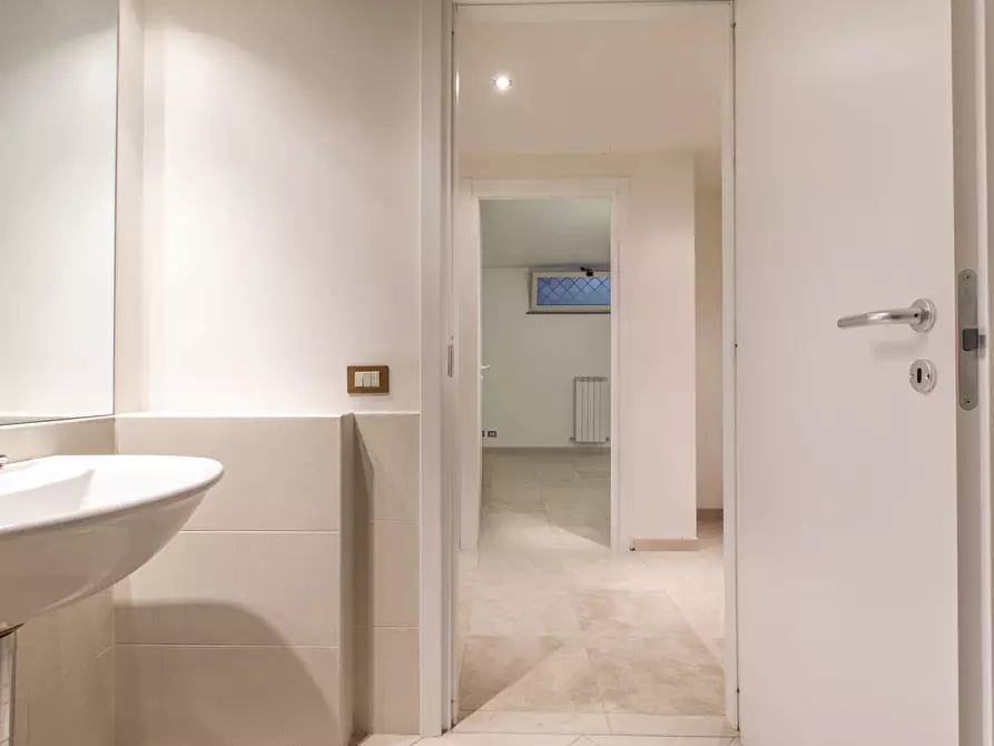 Immagine 29 di Casa quadrifamiliare in vendita  in Via Ermanno Wolf Ferrari, 169 a Roma