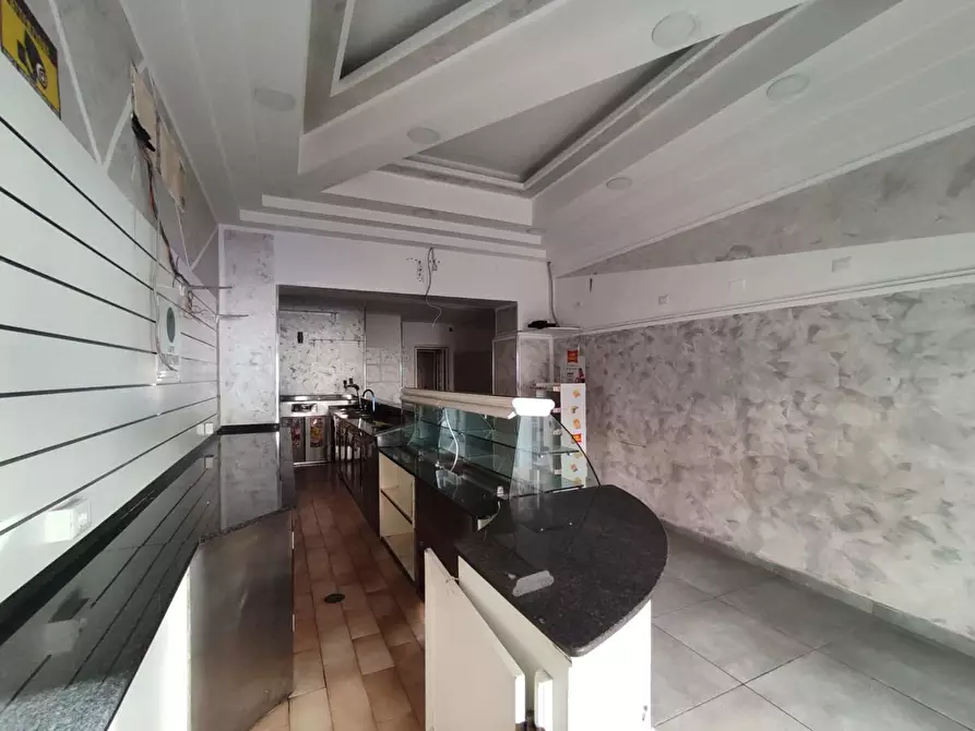 Immagine 15 di Negozio in vendita  in Corso Umberto I, 279 a Torre Annunziata