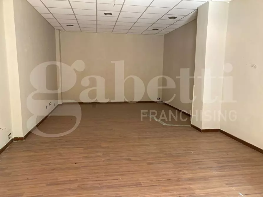 Immagine 5 di Negozio in vendita  in Corso Giacomo Matteotti, 289 a Torremaggiore