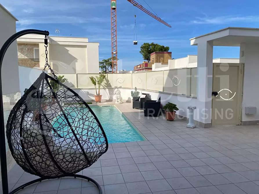 Immagine 3 di Casa trifamiliare in vendita  in Via Andrea Gusmai a Trani