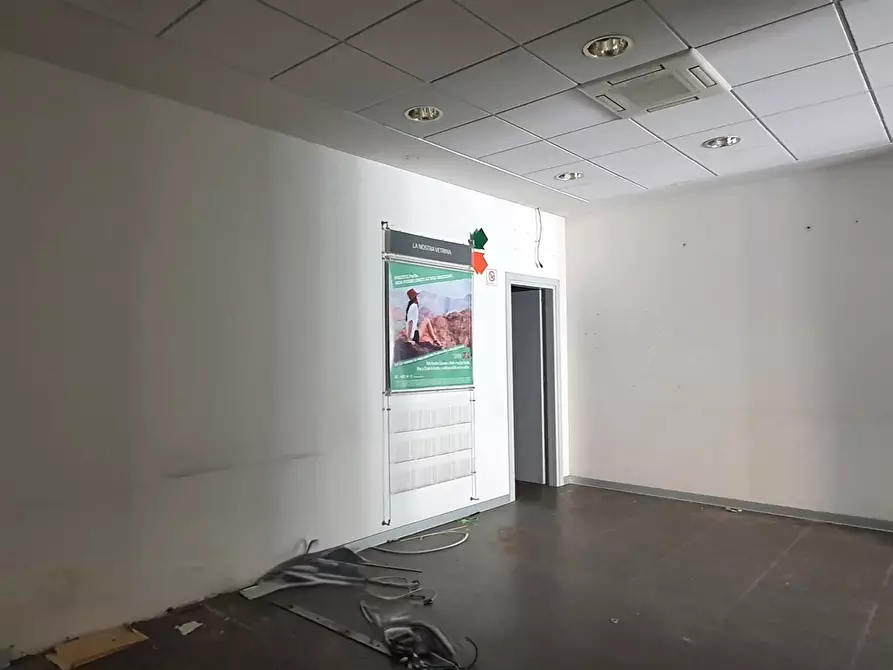 Immagine 11 di Negozio in vendita  in Via Roma, 164 a Campobello Di Mazara