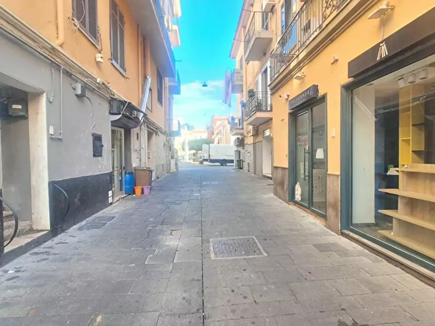 Immagine 4 di Negozio in affitto  in Via Cesare Augusto a Pozzuoli
