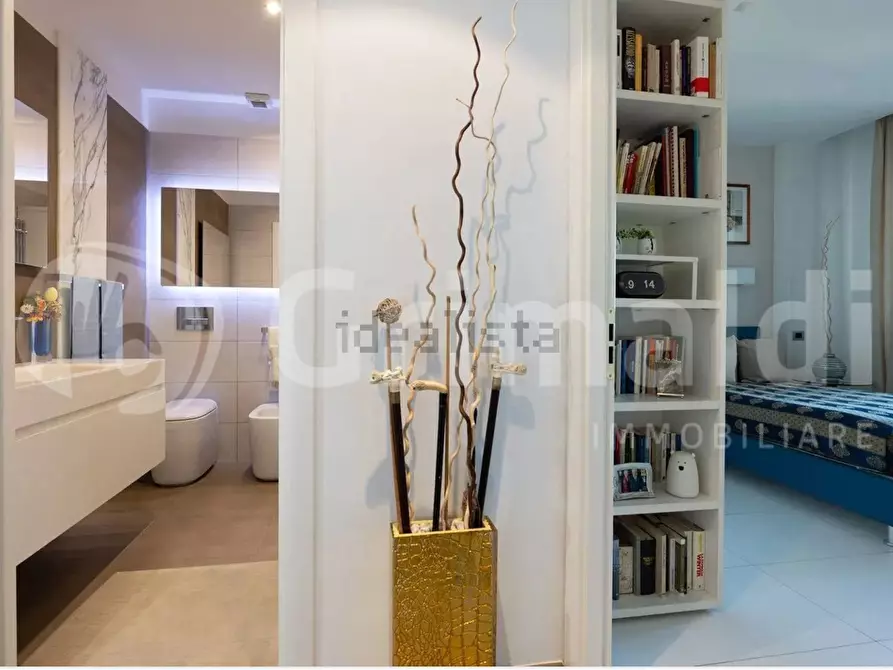 Immagine 16 di Appartamento in vendita  in Via dell' Orsa Maggiore a Roma