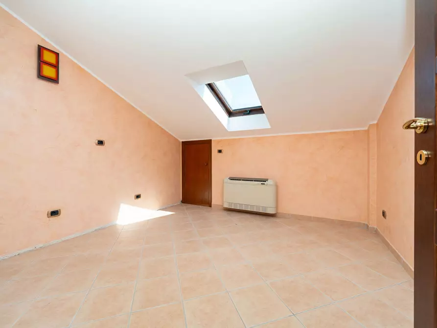 Immagine 29 di Villa in vendita  in Viale Veneto a Orbassano