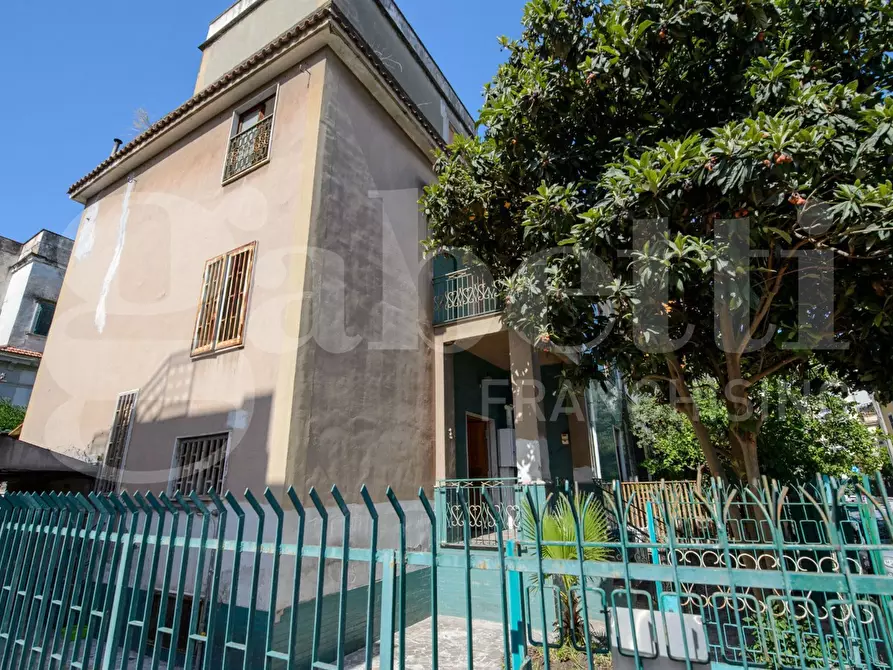 Immagine 1 di Villa in vendita  in Via Carlo de Marco a Napoli
