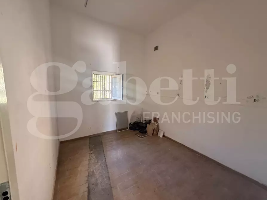 Immagine 4 di Negozio in affitto  in Piazza tonnara a Palermo