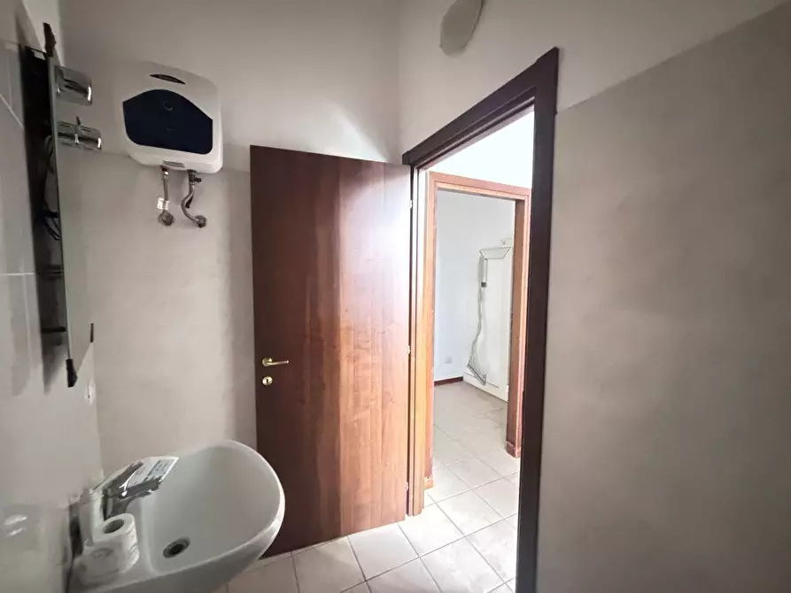 Immagine 6 di Negozio in vendita  in Via pavia, 25 a Abbiategrasso