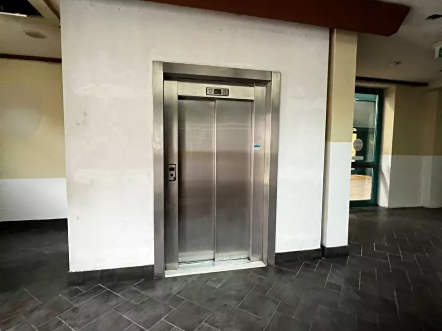 Immagine 14 di Negozio in affitto  in Via Andrea Costa, 154 a Bologna