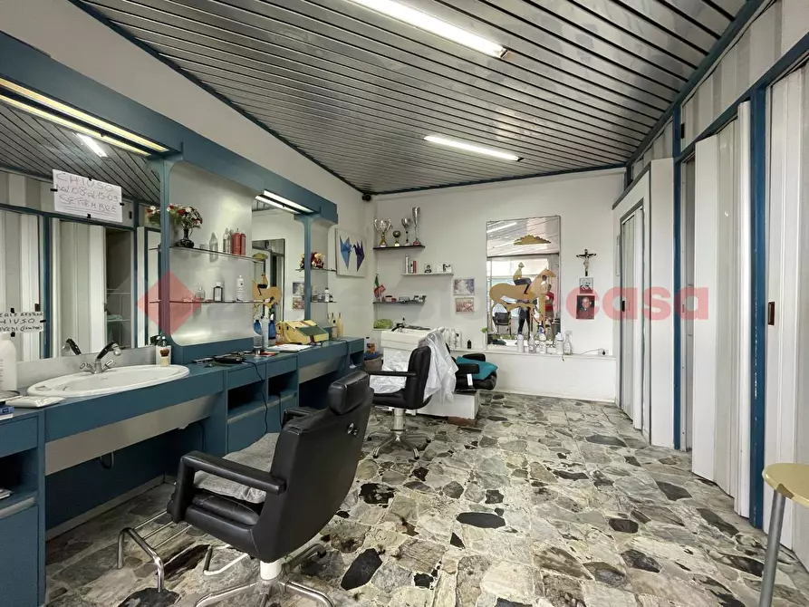 Immagine 9 di Negozio in vendita  in Via DEL PIEGARELLO, 74 a Terracina