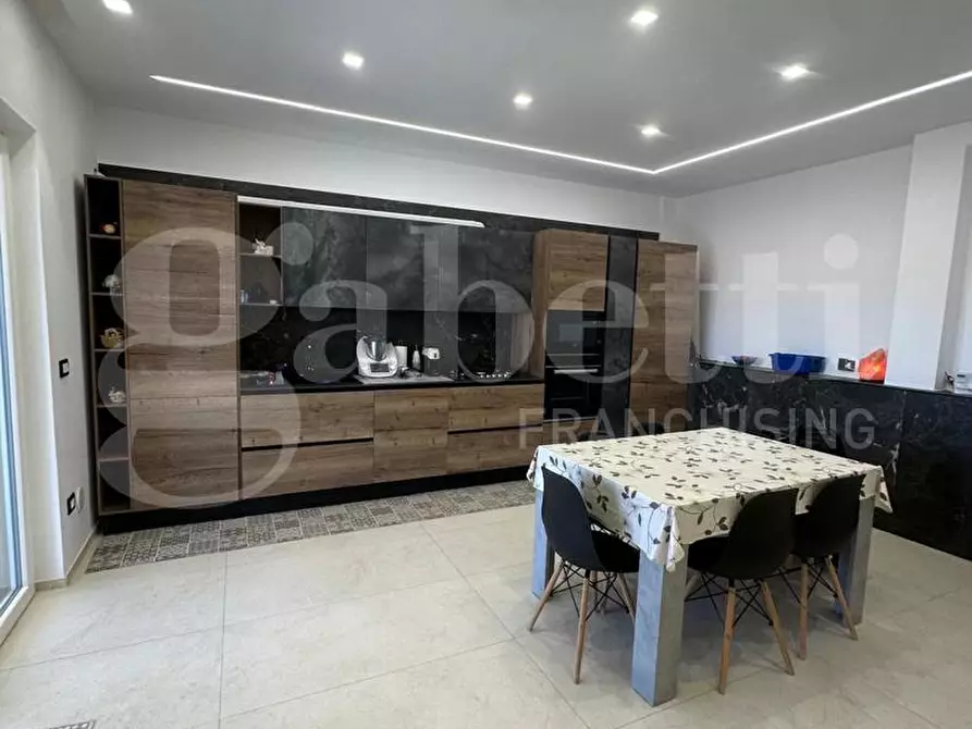 Immagine 11 di Appartamento in vendita  in Via Ten. F.sco Melpignano a Ostuni