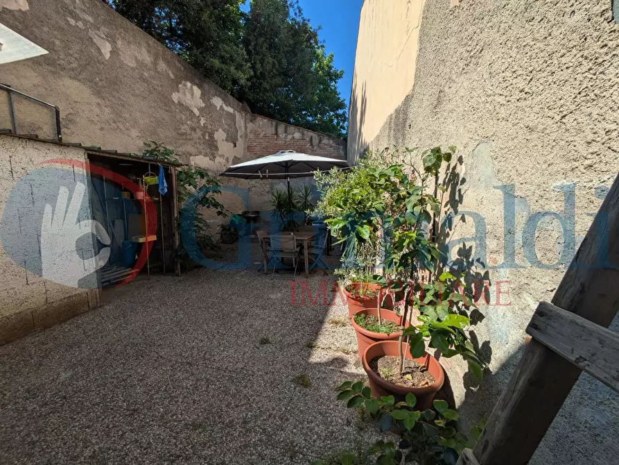 Immagine 29 di Magazzino in vendita  in Via del Testaio a Livorno