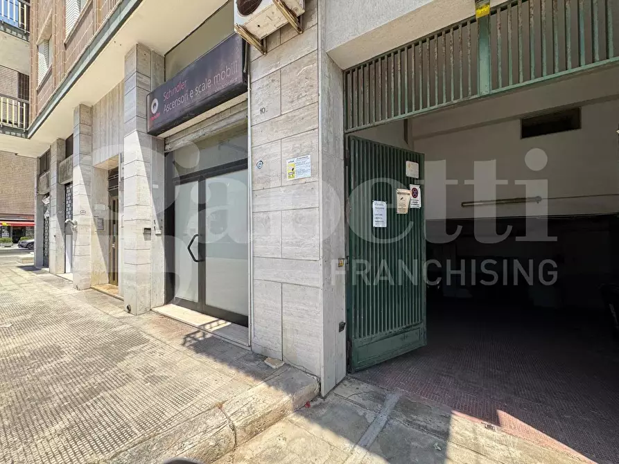 Immagine 16 di Appartamento in vendita  in Viale Leopardi, 100 a Lecce