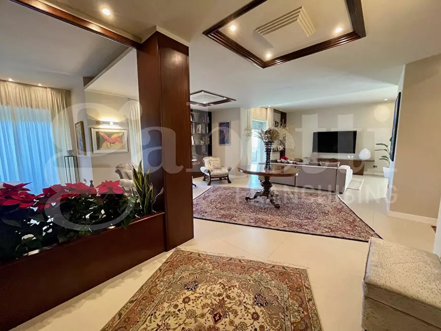 Immagine 17 di Villa in vendita  in Via Tondo Gioieni a Catania