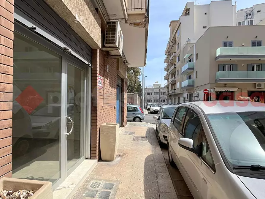 Immagine 2 di Negozio in vendita  in Via PETRACCA a Monopoli
