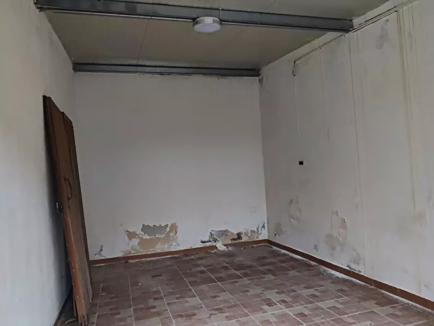 Immagine 3 di Box auto in vendita  in Via C. BATTISTI, 44 a Girifalco