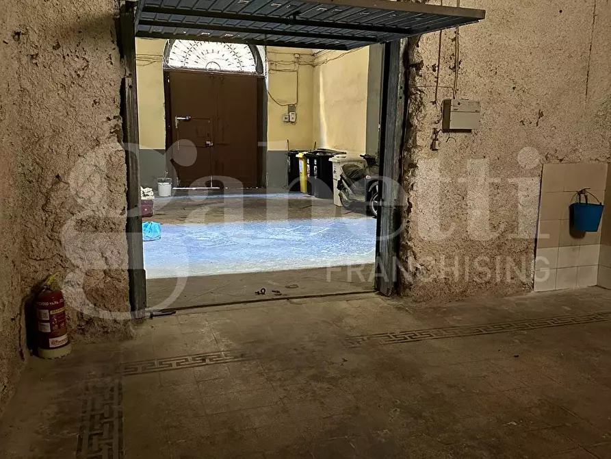 Immagine 6 di Box auto in vendita  in Via Vittorio Emanuele, 10 a Torre Annunziata