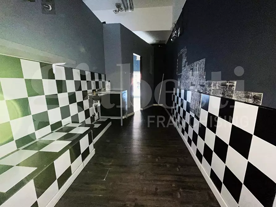 Immagine 14 di Negozio in affitto  in Via Duomo, s.n.c. a Gaeta