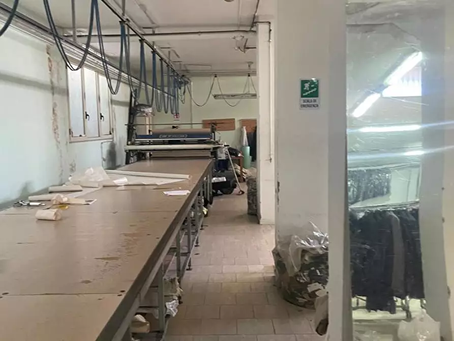 Immagine 8 di Laboratorio in vendita  in Via Cicerone, 5 a Succivo