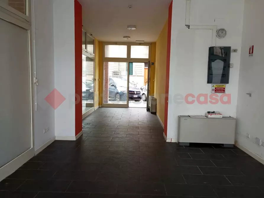 Immagine 1 di Negozio in affitto  in Via GABRIELE D'ANNUNZIO a Firenze